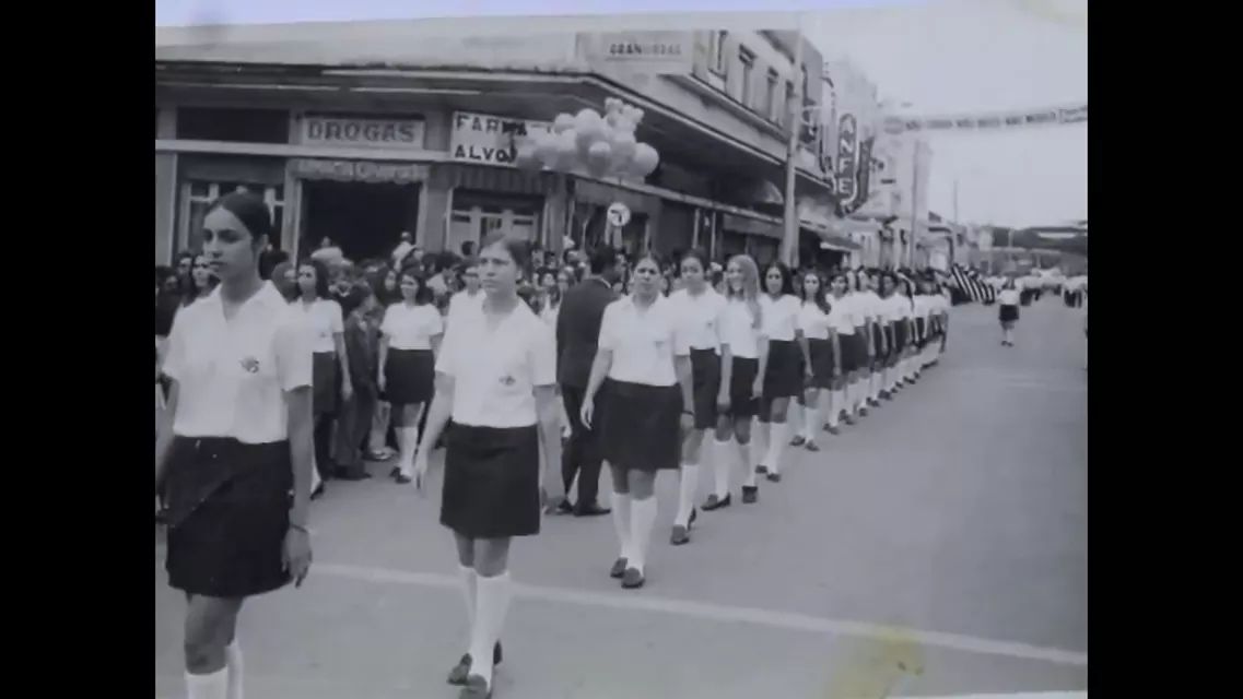 Desfile na Avenida Dona Gertrudes